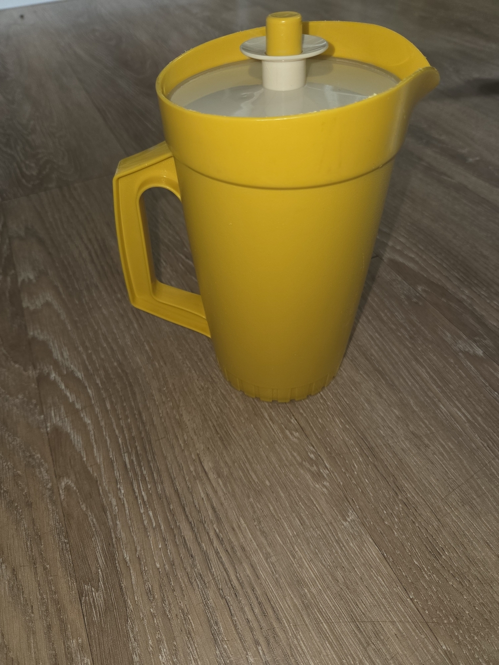 Vtg Yellow Tupperware 2 QT Pitcher